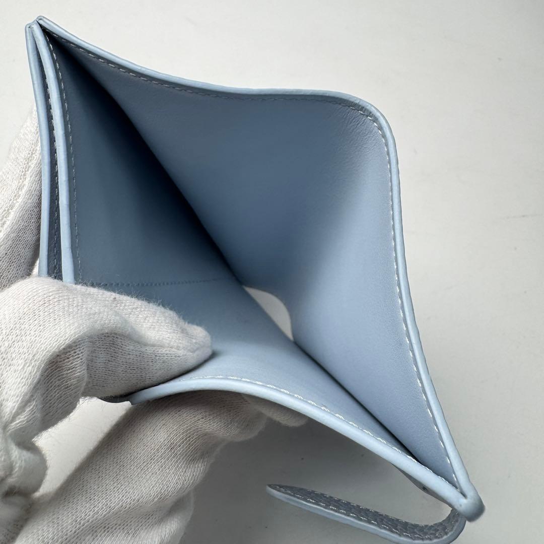 Louis Vuitton Vertical Compact Wallet Capucines Bifold — view 8