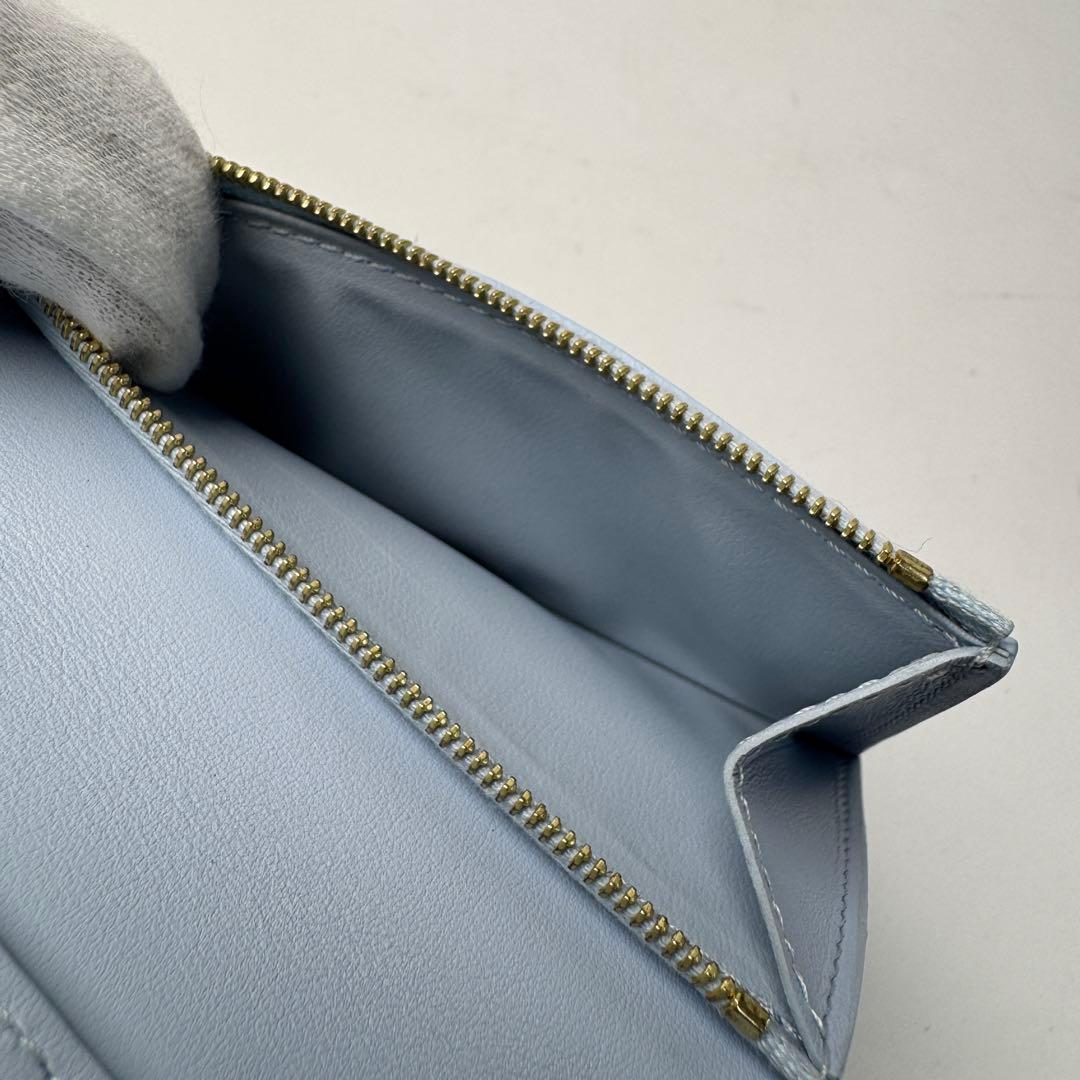 Louis Vuitton Vertical Compact Wallet Capucines Bifold — view 9