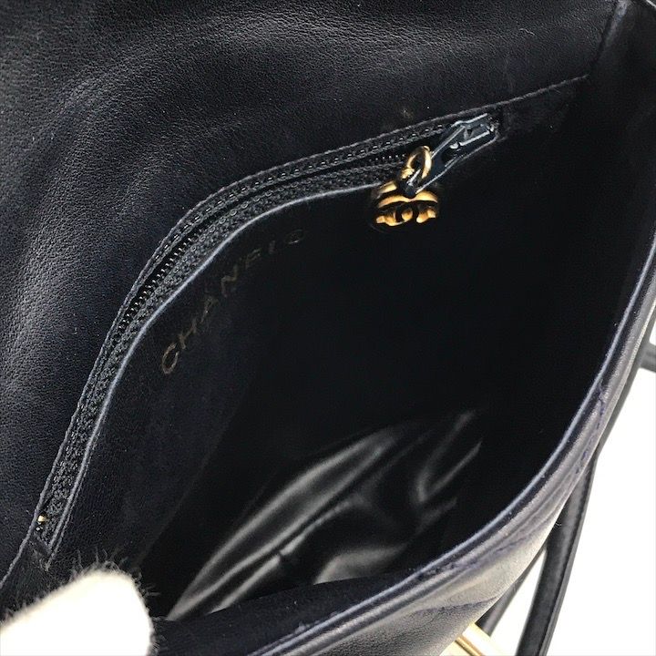 Chanel CC Logo Turnlock Chez Blanc Lambskin Shoulder Bag Navyware — view 9