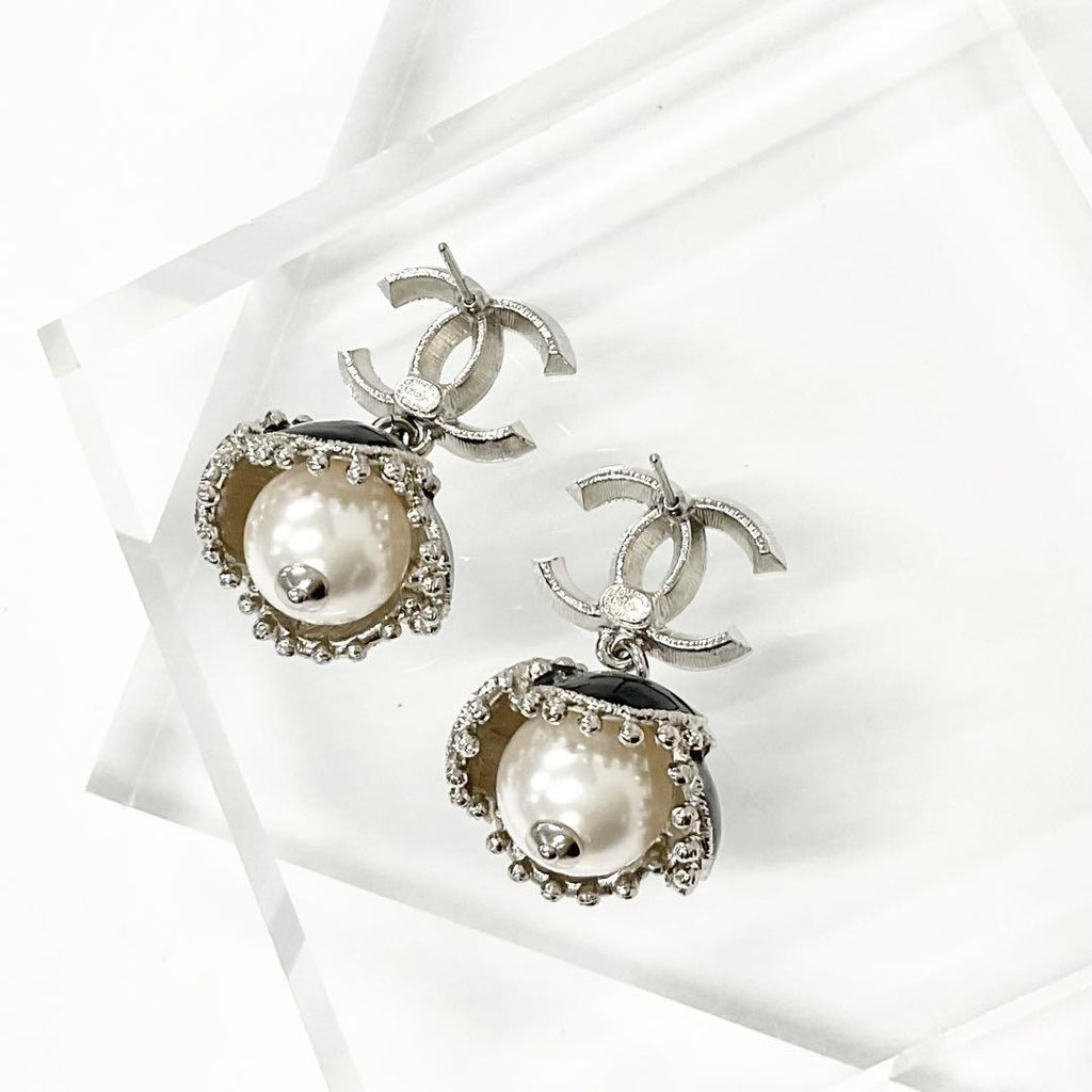 Chanel Coco Mark Rhinestone Pearl Flower Silver — view 4