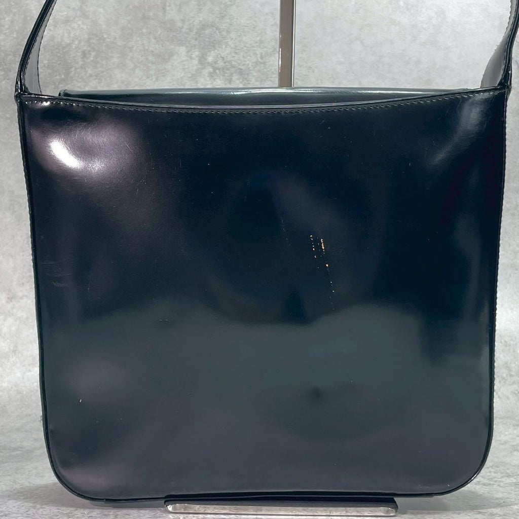 Gucci GG Shoulder Bag Patent Leather Logo Black — view 3