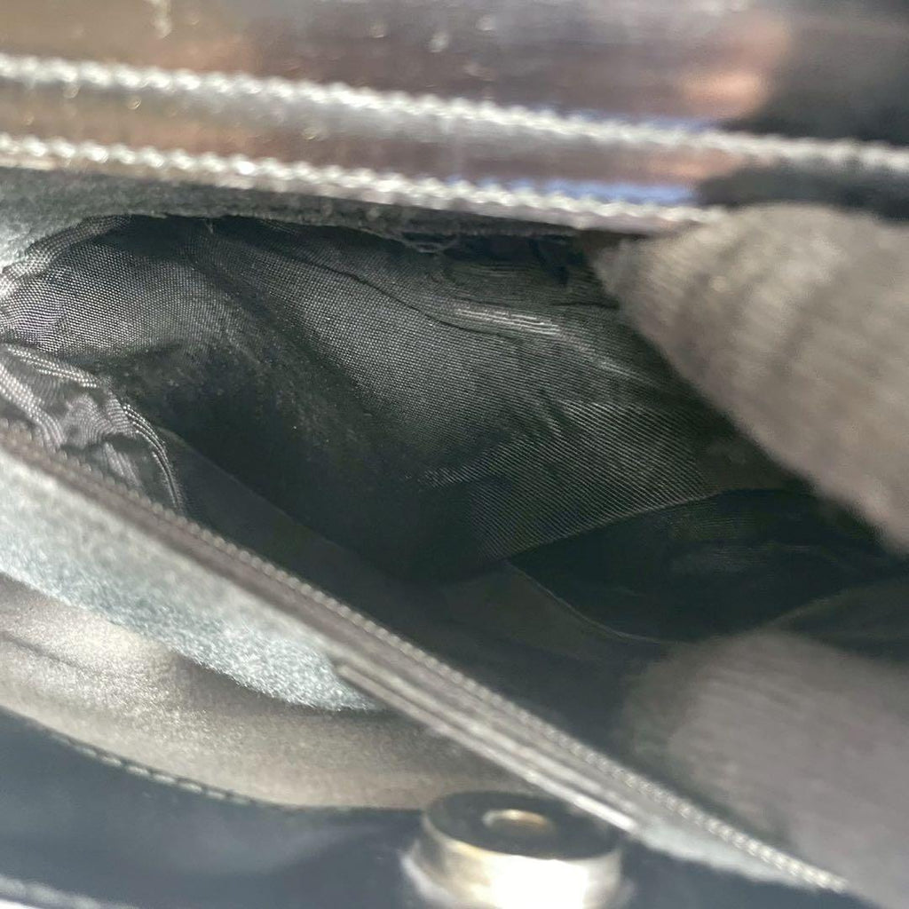 Gucci GG Shoulder Bag Patent Leather Logo Black — view 6