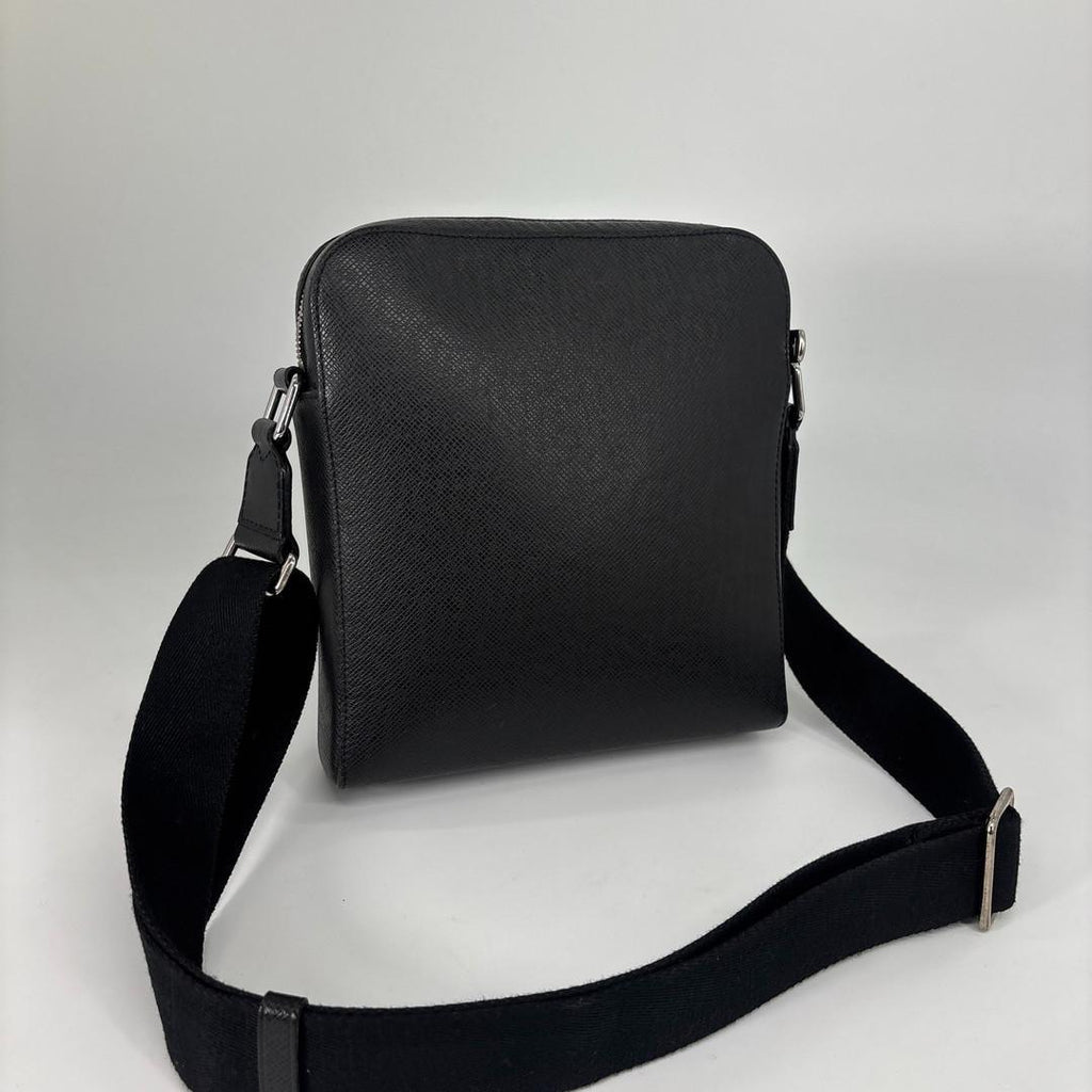 Louis Vuitton Taiga Anton Shoulder Bag — view 4