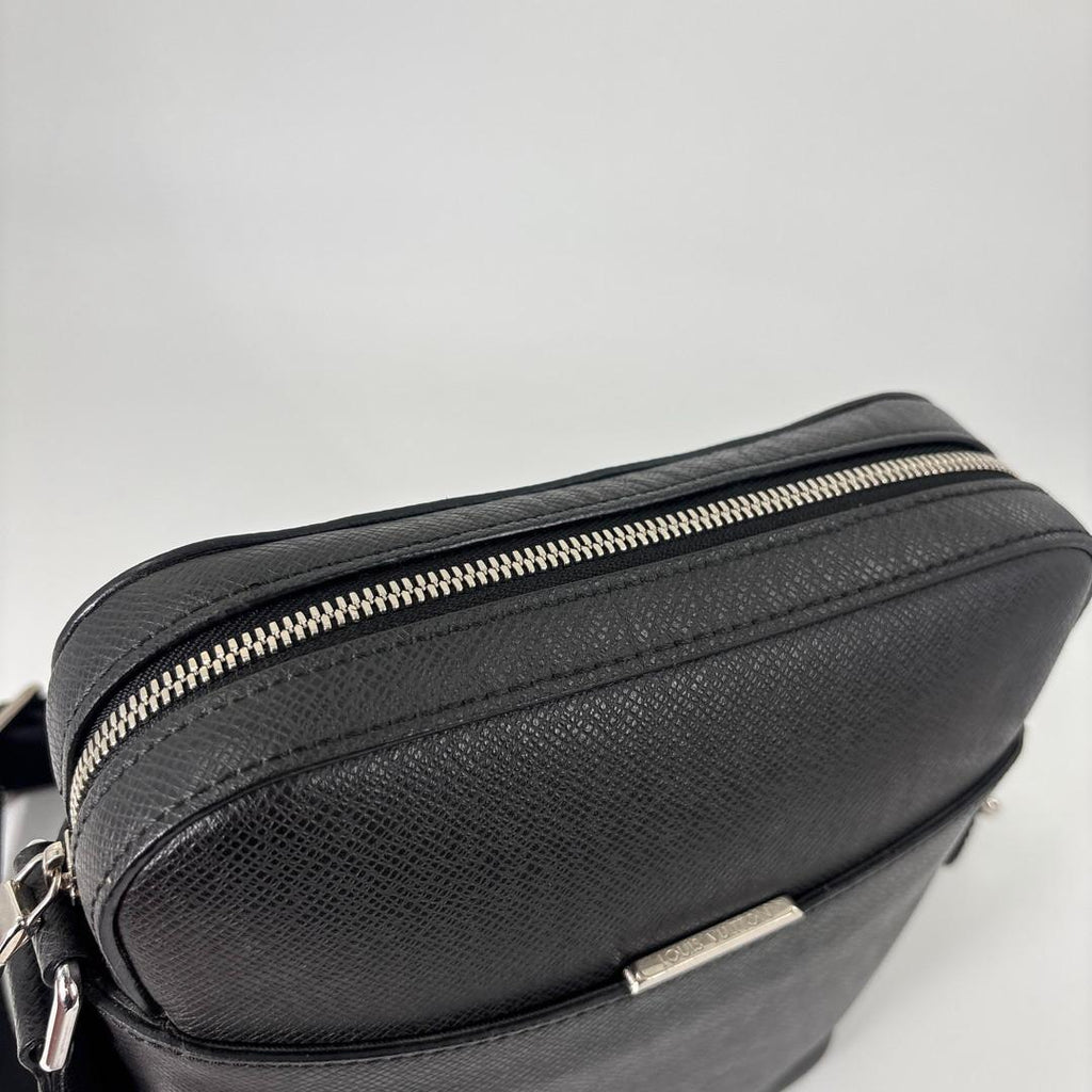 Louis Vuitton Taiga Anton Shoulder Bag — view 6