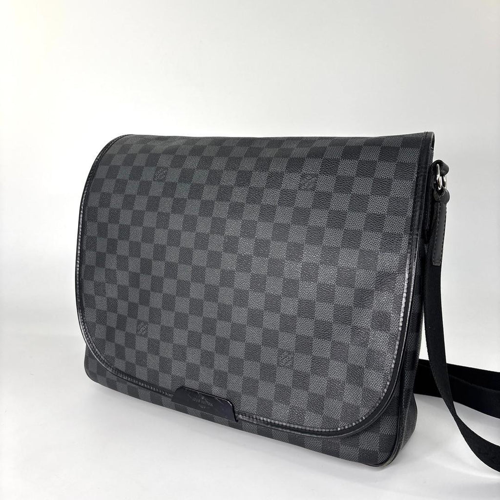 Louis Vuitton Damier Graphite Daniel GM Shoulder — view 2