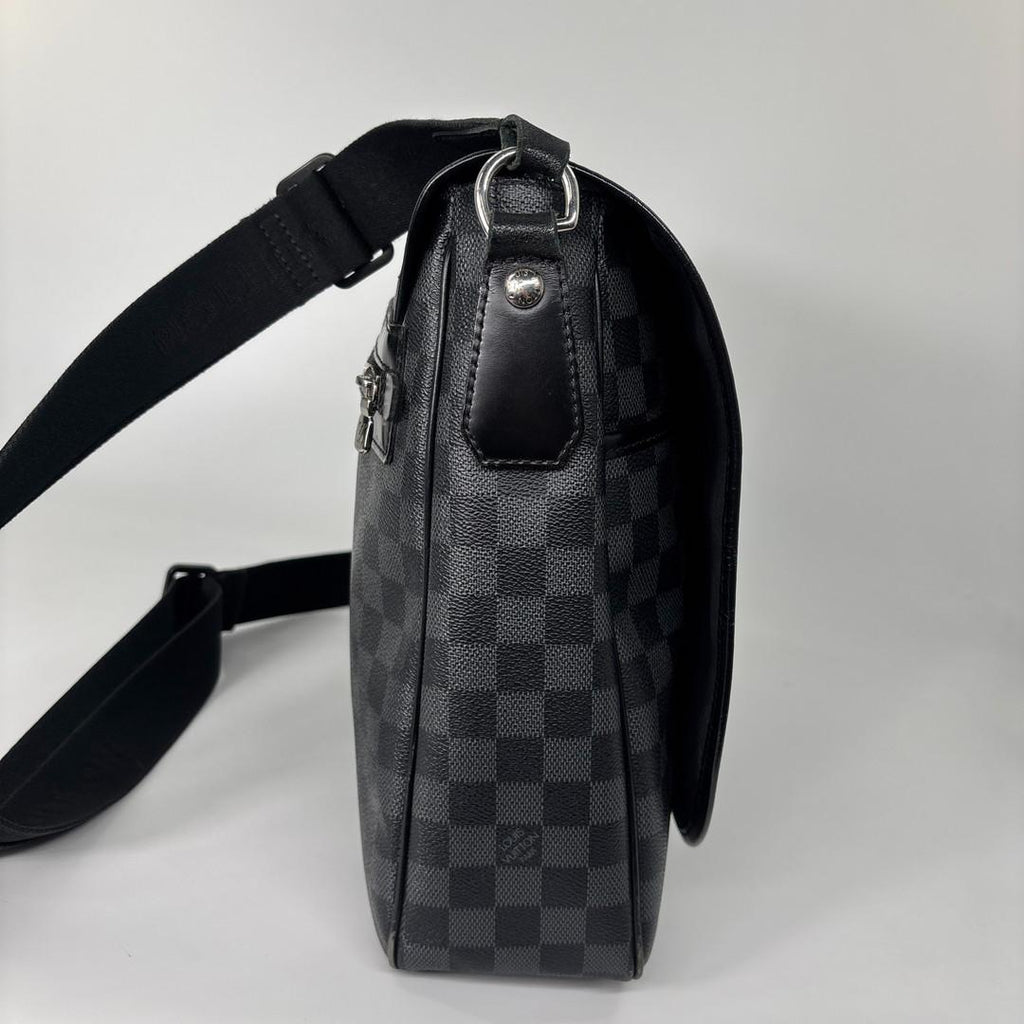 Louis Vuitton Damier Graphite Daniel GM Shoulder — view 4