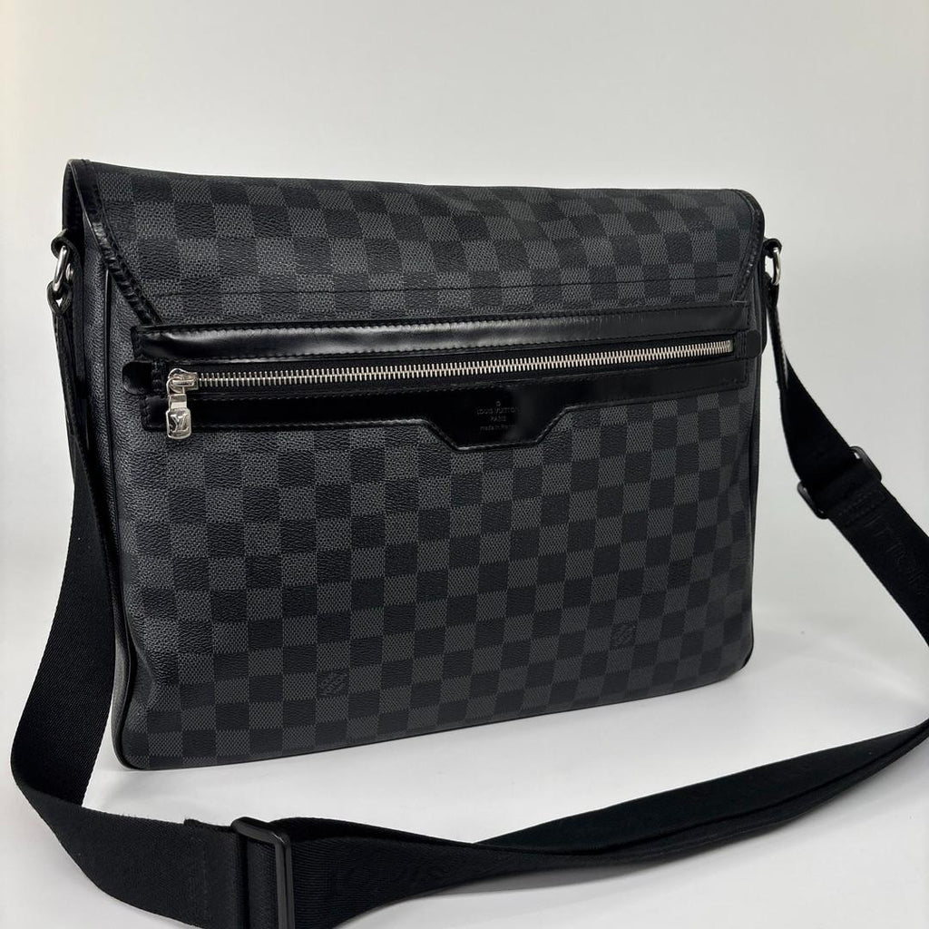 Louis Vuitton Damier Graphite Daniel GM Shoulder — view 5