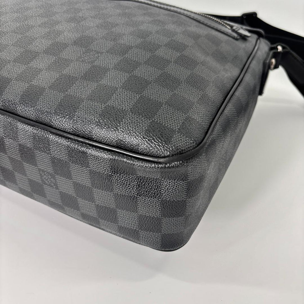 Louis Vuitton Damier Graphite Daniel GM Shoulder — view 8