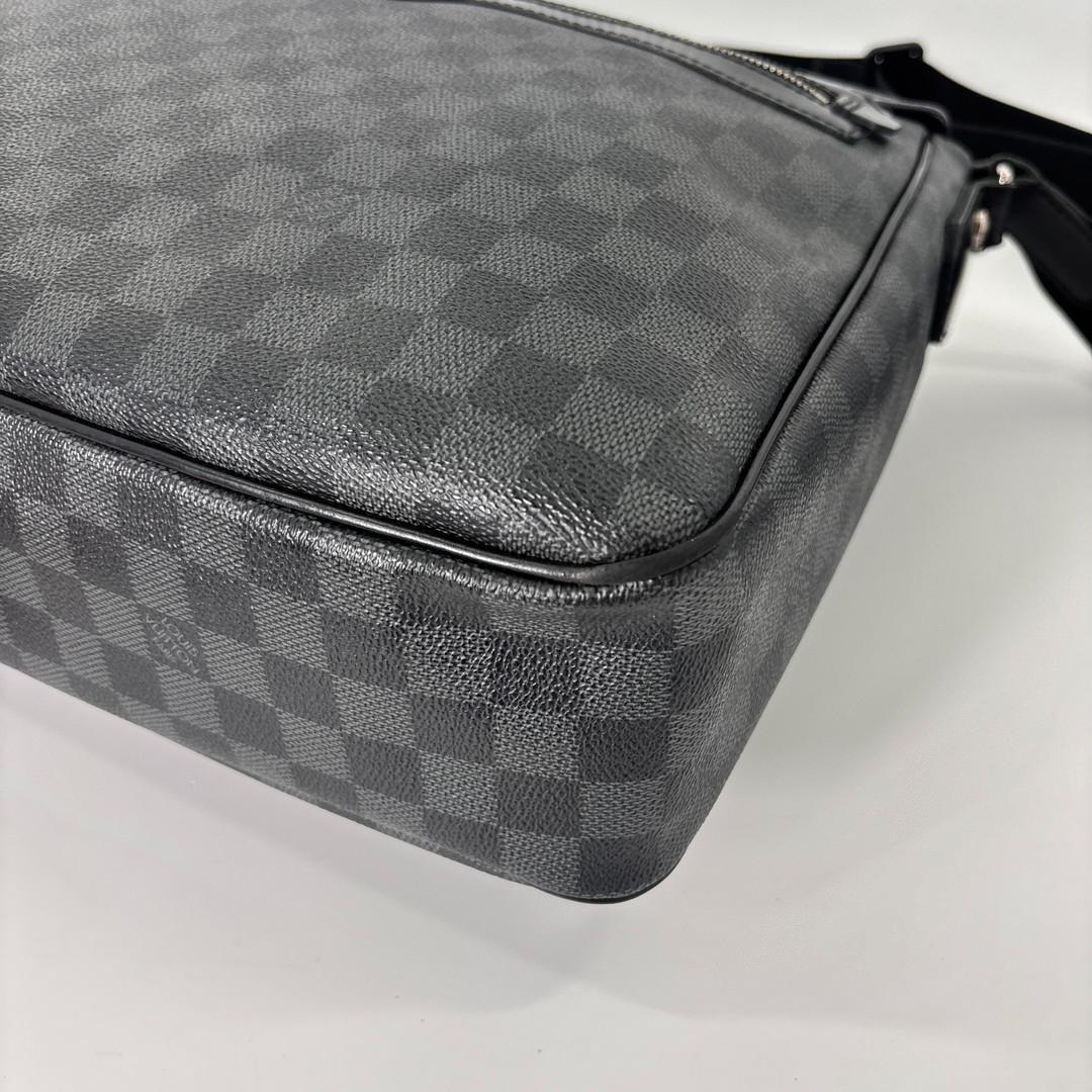 Louis Vuitton Damier Graphite Daniel GM Shoulder — view 8