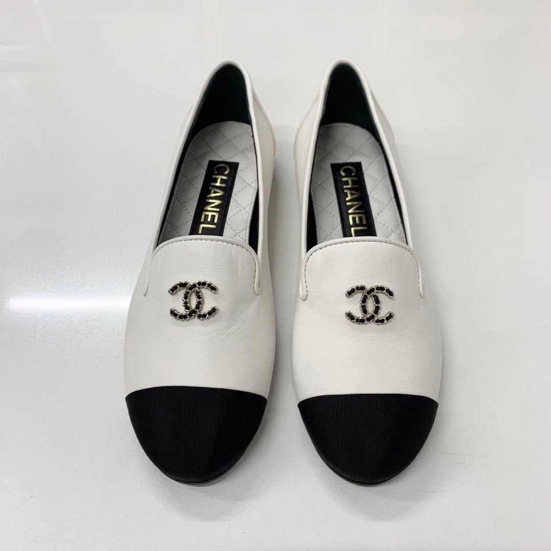 Chanel CC Logo Leather Bicolor Loafers White Black — view 2