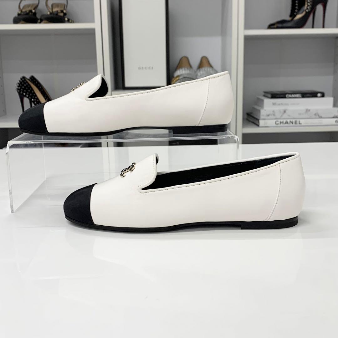 Chanel CC Logo Leather Bicolor Loafers White Black — view 3