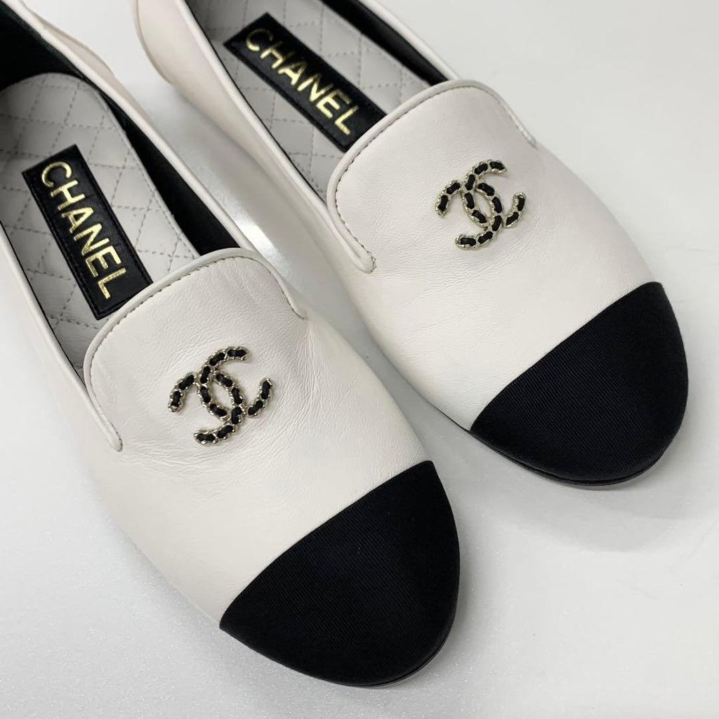 Chanel CC Logo Leather Bicolor Loafers White Black — view 9