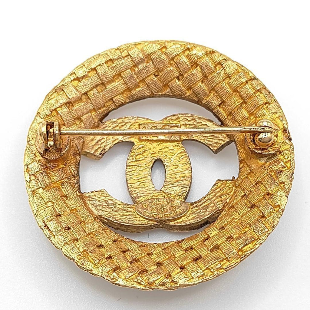 Chanel Brooch CC Logo Gold Circle — view 2