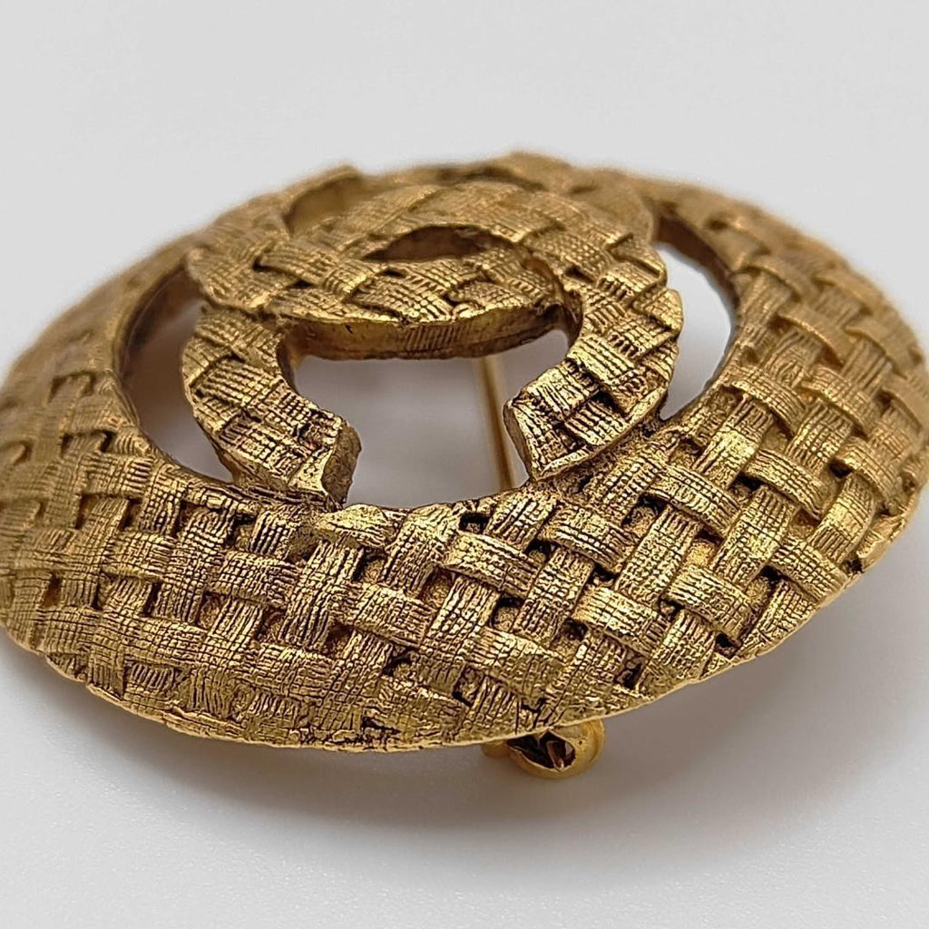 Chanel Brooch CC Logo Gold Circle — view 3