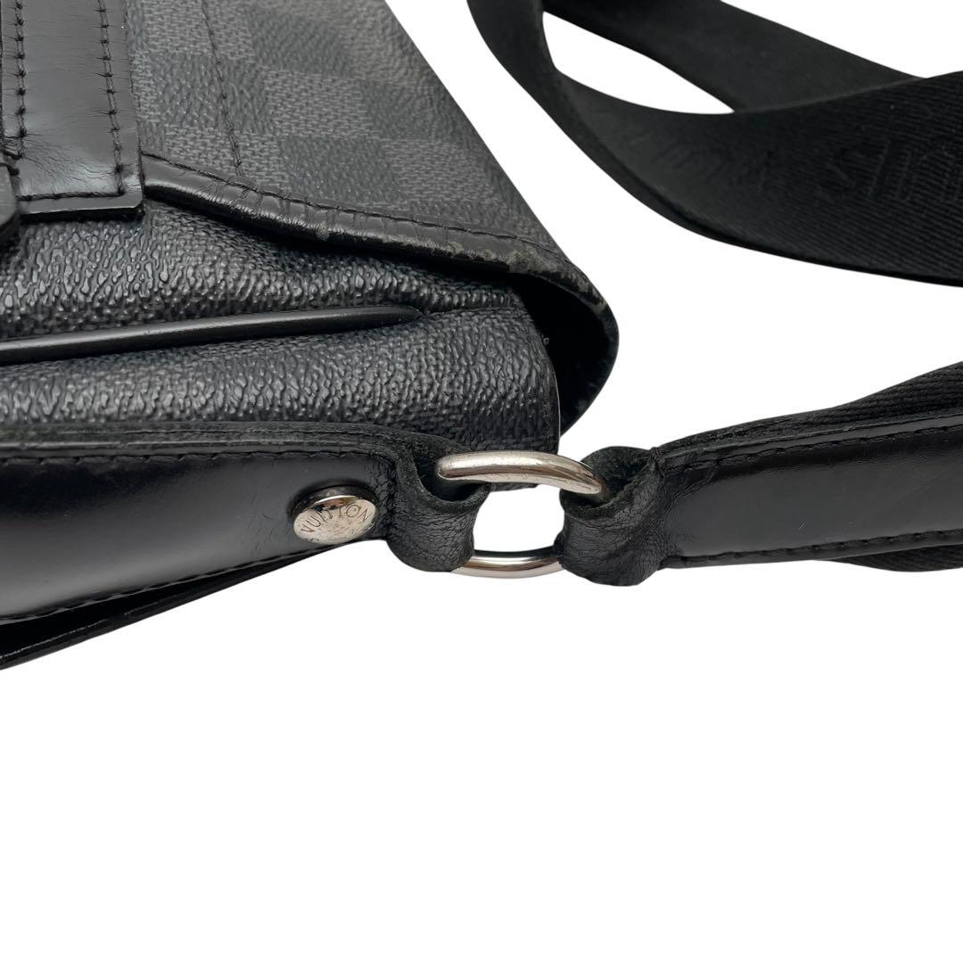 Louis Vuitton Damier Graphite Daniel MM Shoulder — view 6