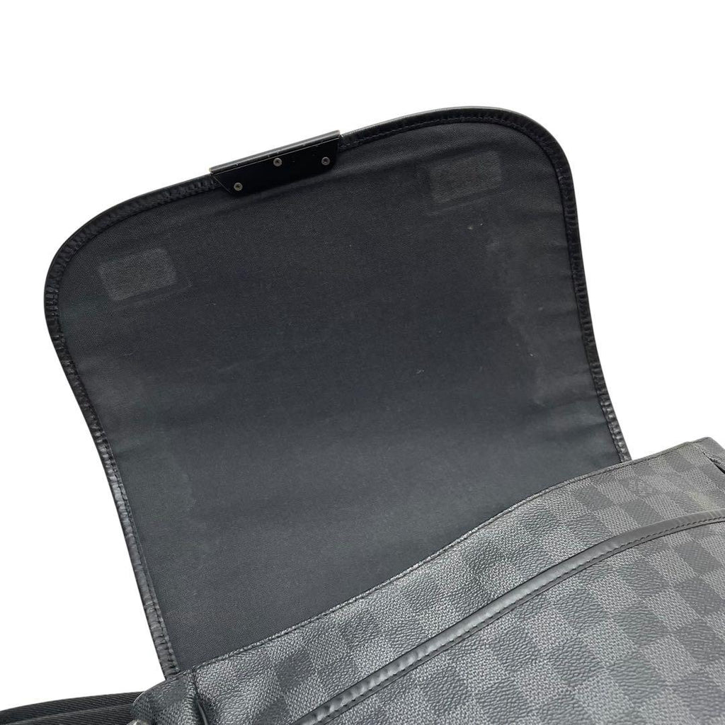Louis Vuitton Damier Graphite Daniel MM Shoulder — view 7