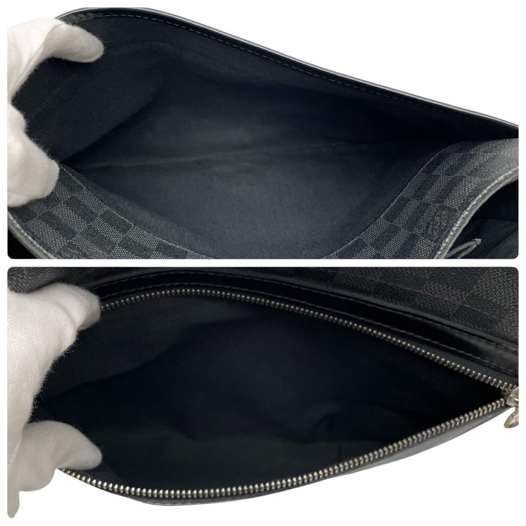 Louis Vuitton Damier Graphite Daniel MM Shoulder — view 9