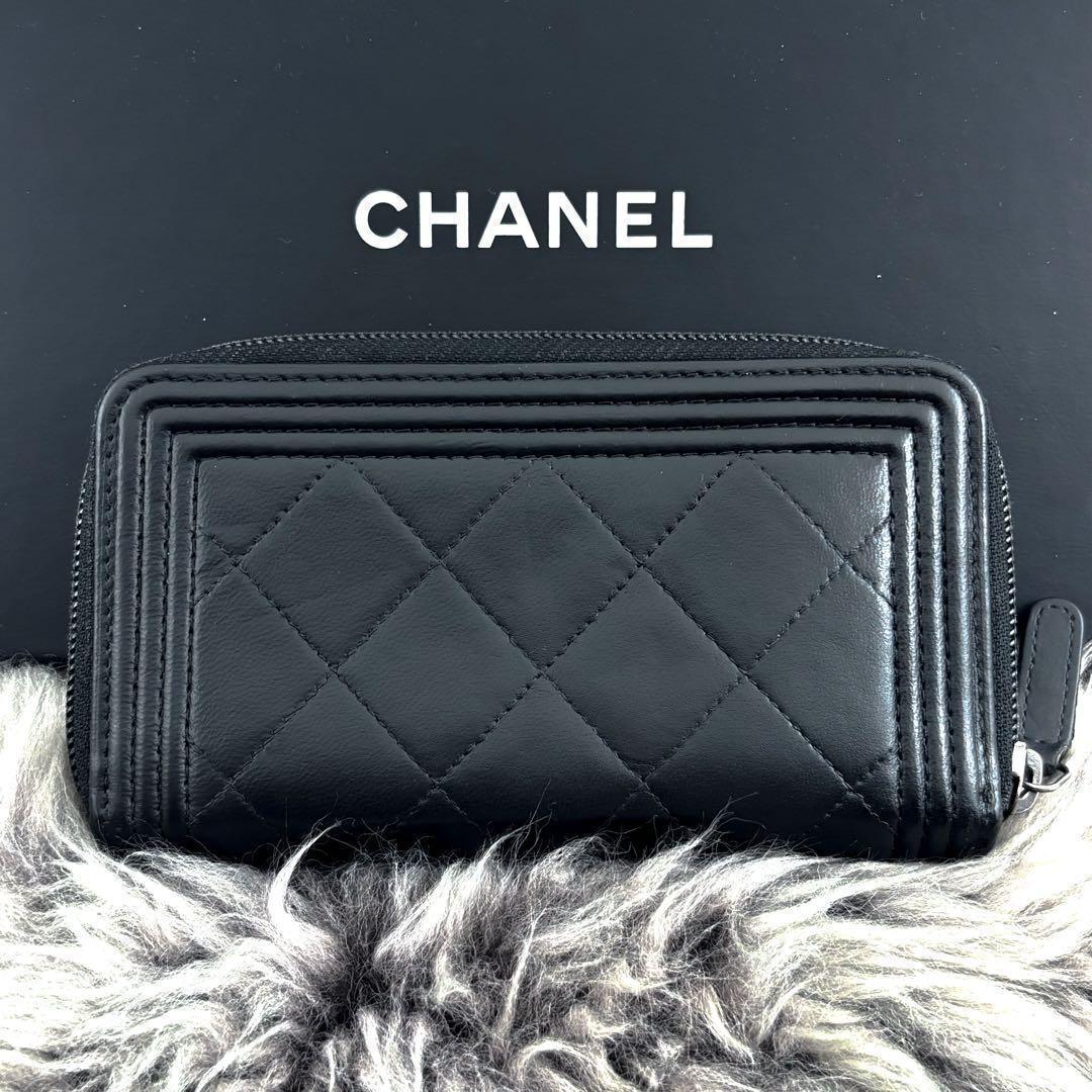 Chanel Wallet Boy Round — view 3