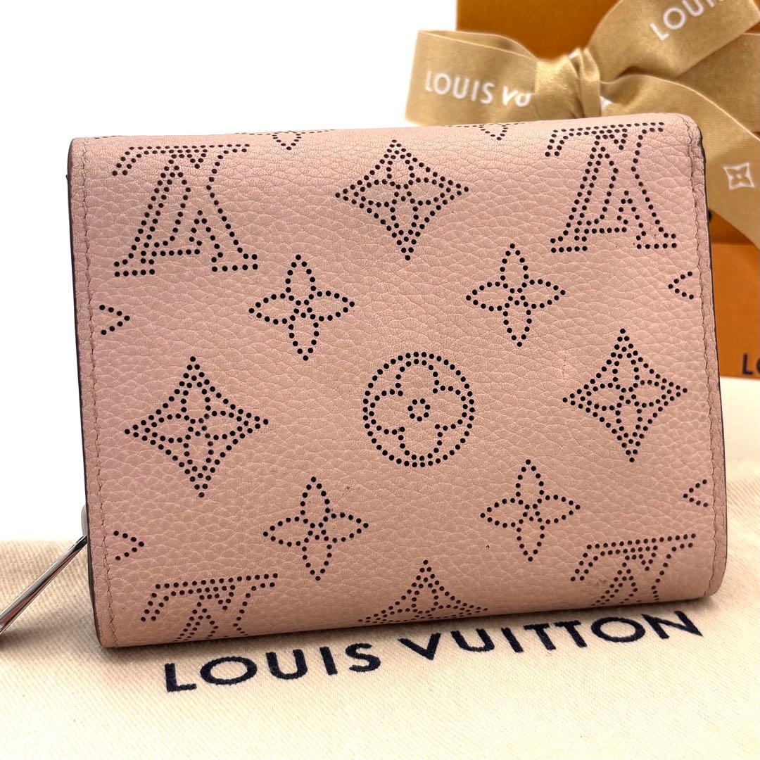 Louis Vuitton Monogram Mahina Portefeuille Iris Compact Magnolia Wallet — view 2