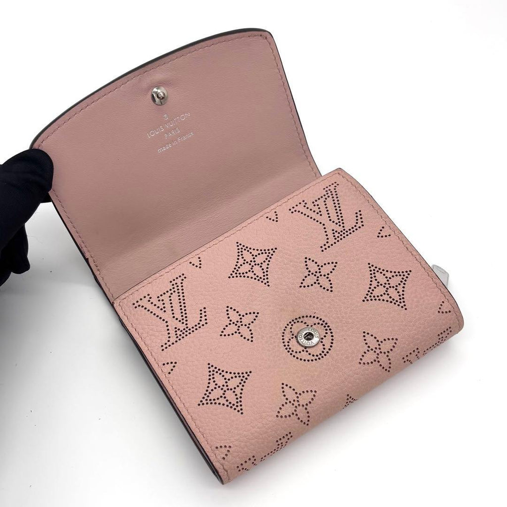 Louis Vuitton Monogram Mahina Portefeuille Iris Compact Magnolia Wallet — view 3