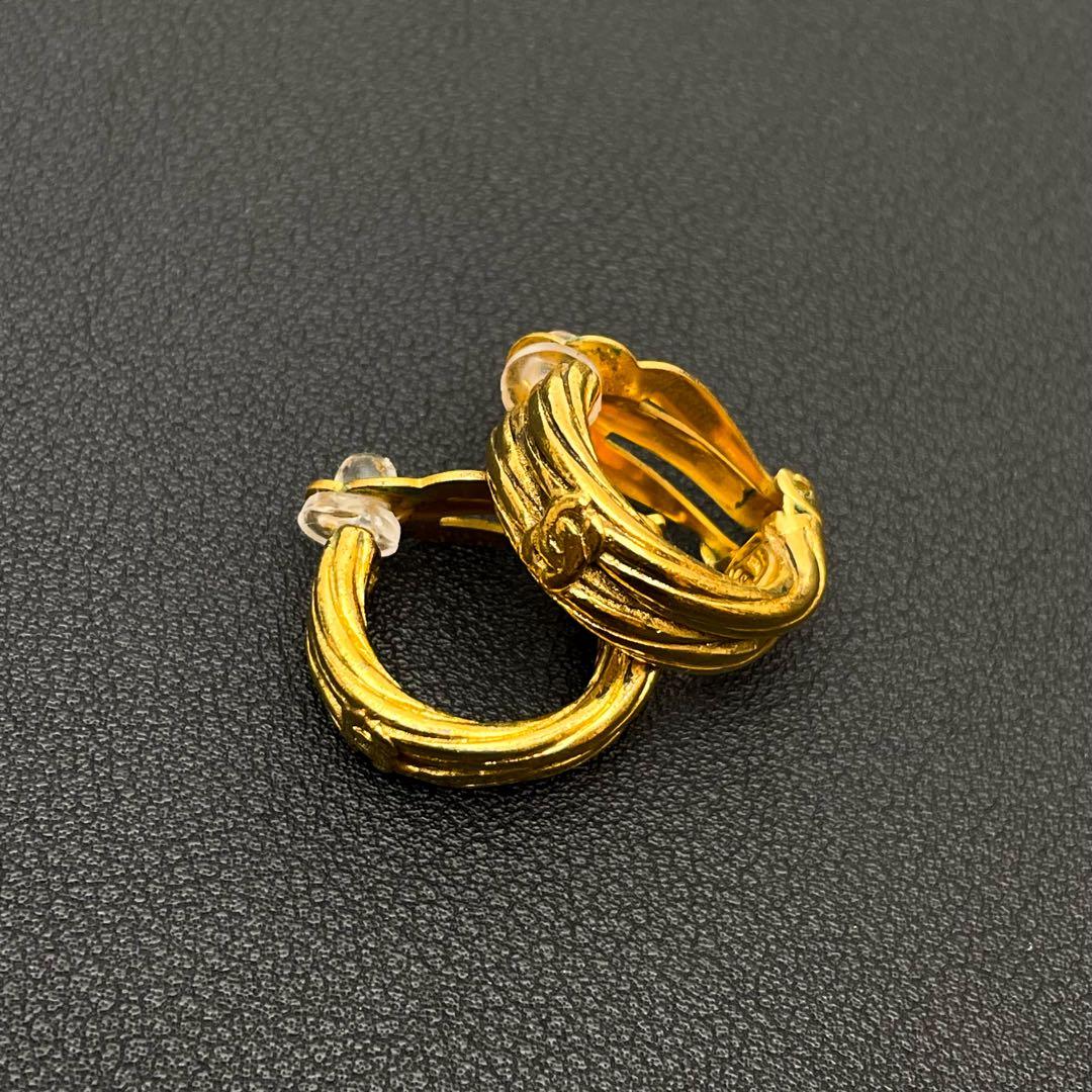 Chanel CC Logo Hoop Earrings Vintage Gold — view 2