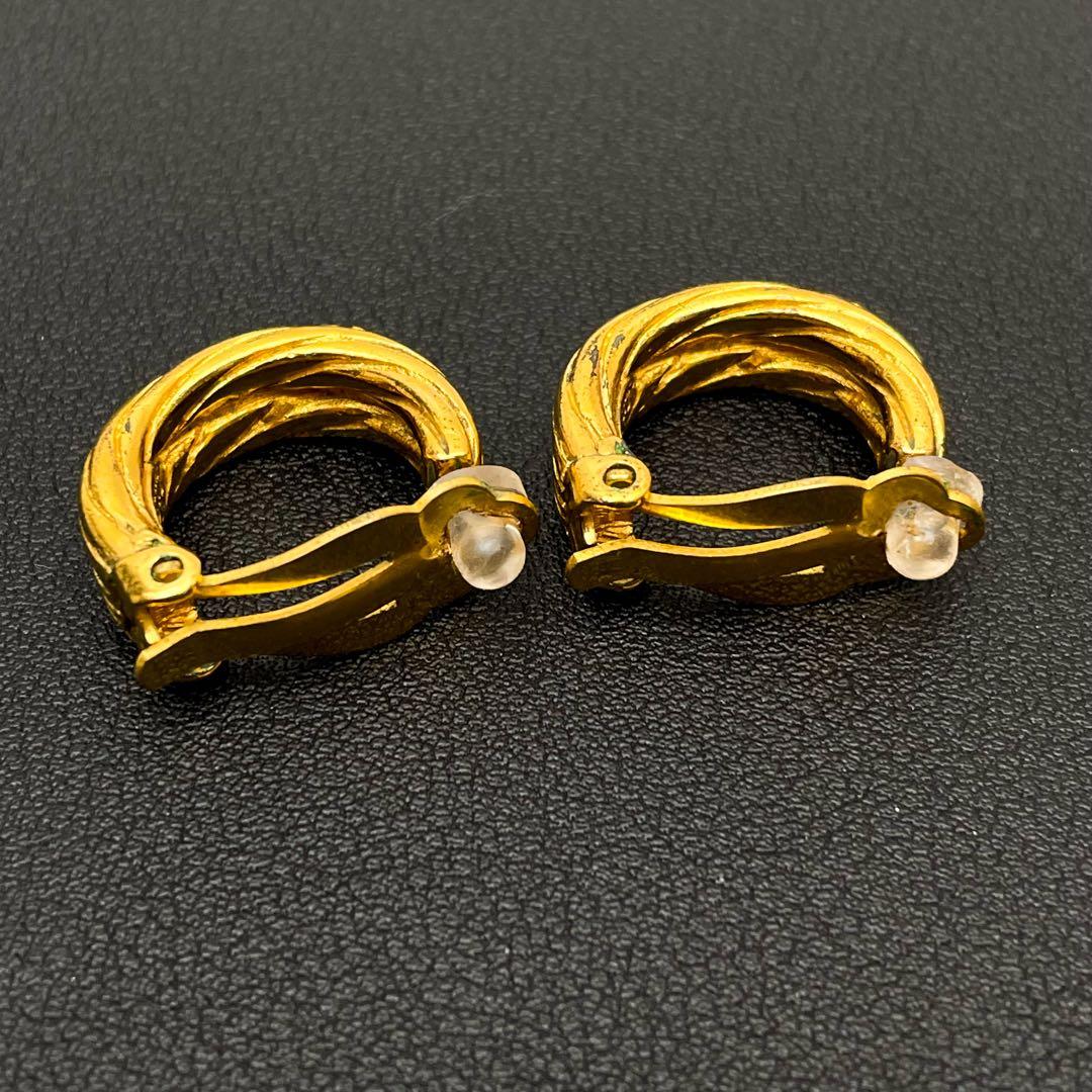 Chanel CC Logo Hoop Earrings Vintage Gold — view 4