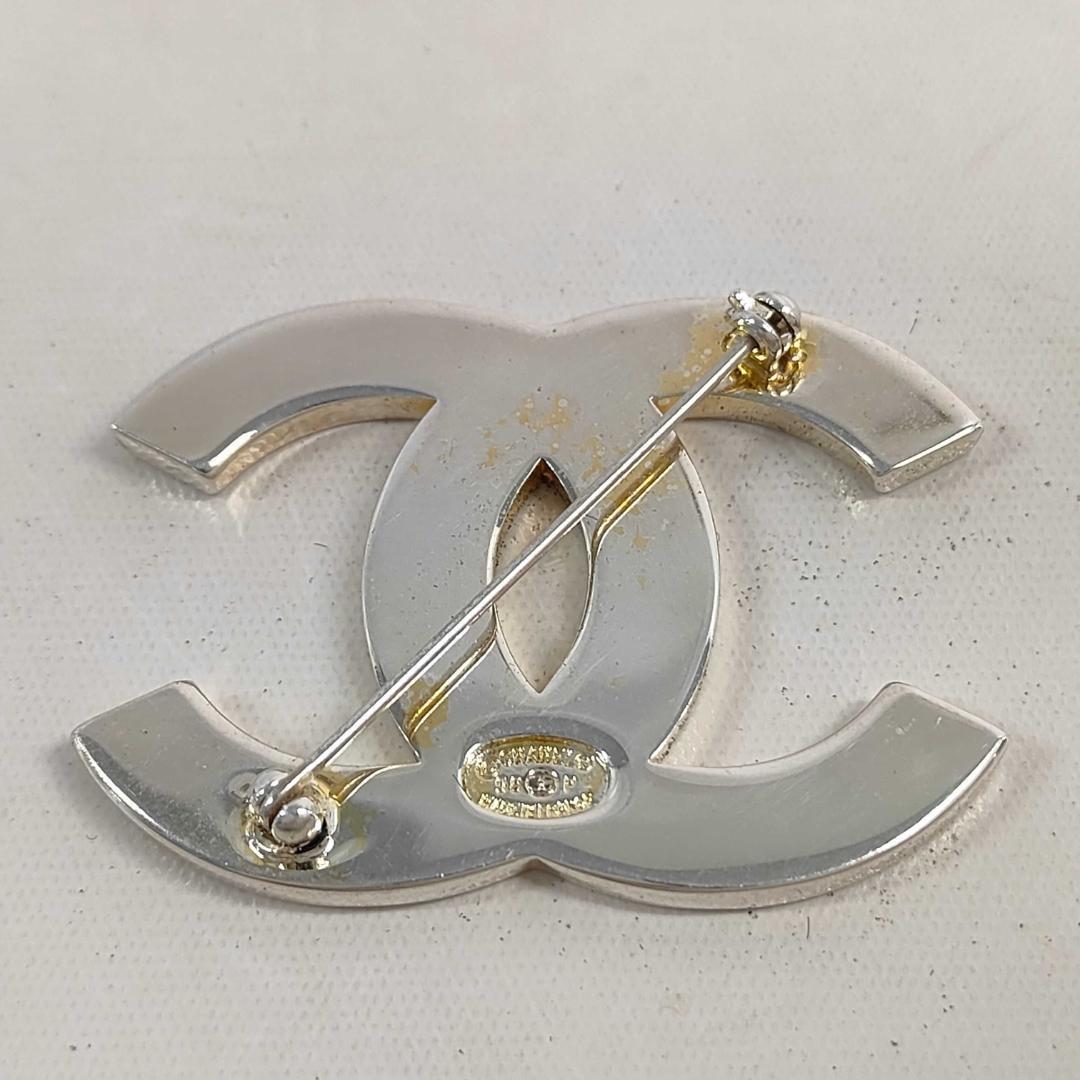 Chanel Brooch CC Logo Silver Vintage — view 3