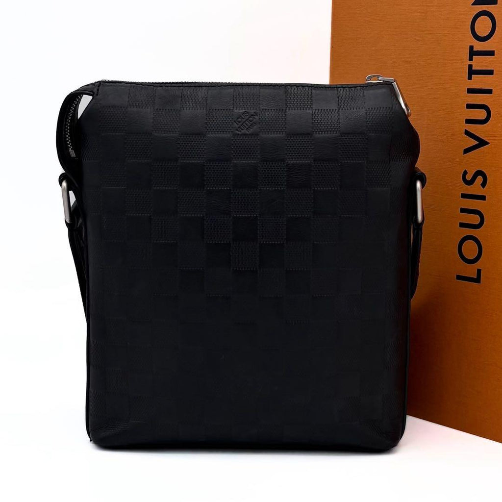 Louis Vuitton Damier Infini Discovery Messenger BB — view 2