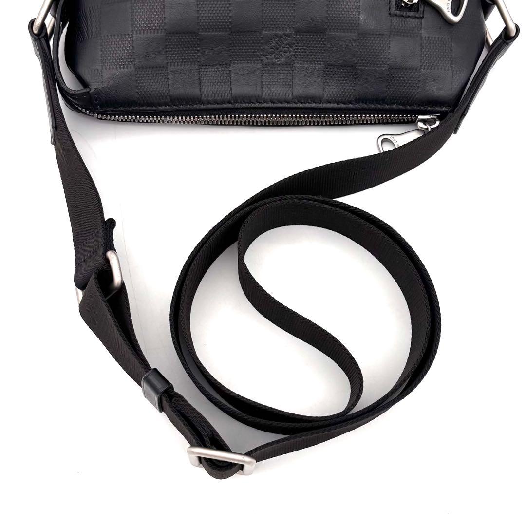 Louis Vuitton Damier Infini Discovery Messenger BB — view 5