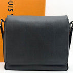 Louis Vuitton Roman PM Taiga Black Shoulder Bag 2-Way — view 2
