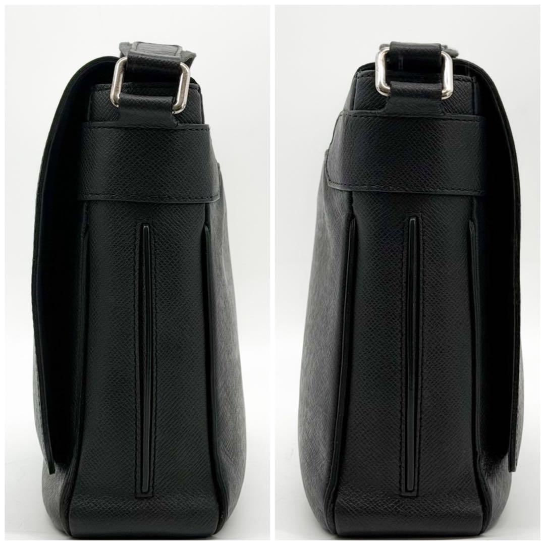 Louis Vuitton Roman PM Taiga Black Shoulder Bag 2-Way — view 5