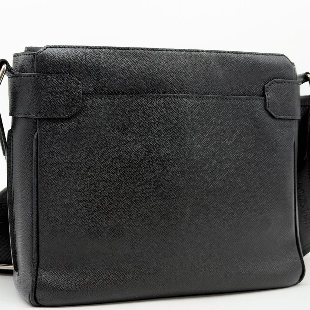 Louis Vuitton Roman PM Taiga Black Shoulder Bag 2-Way — view 8