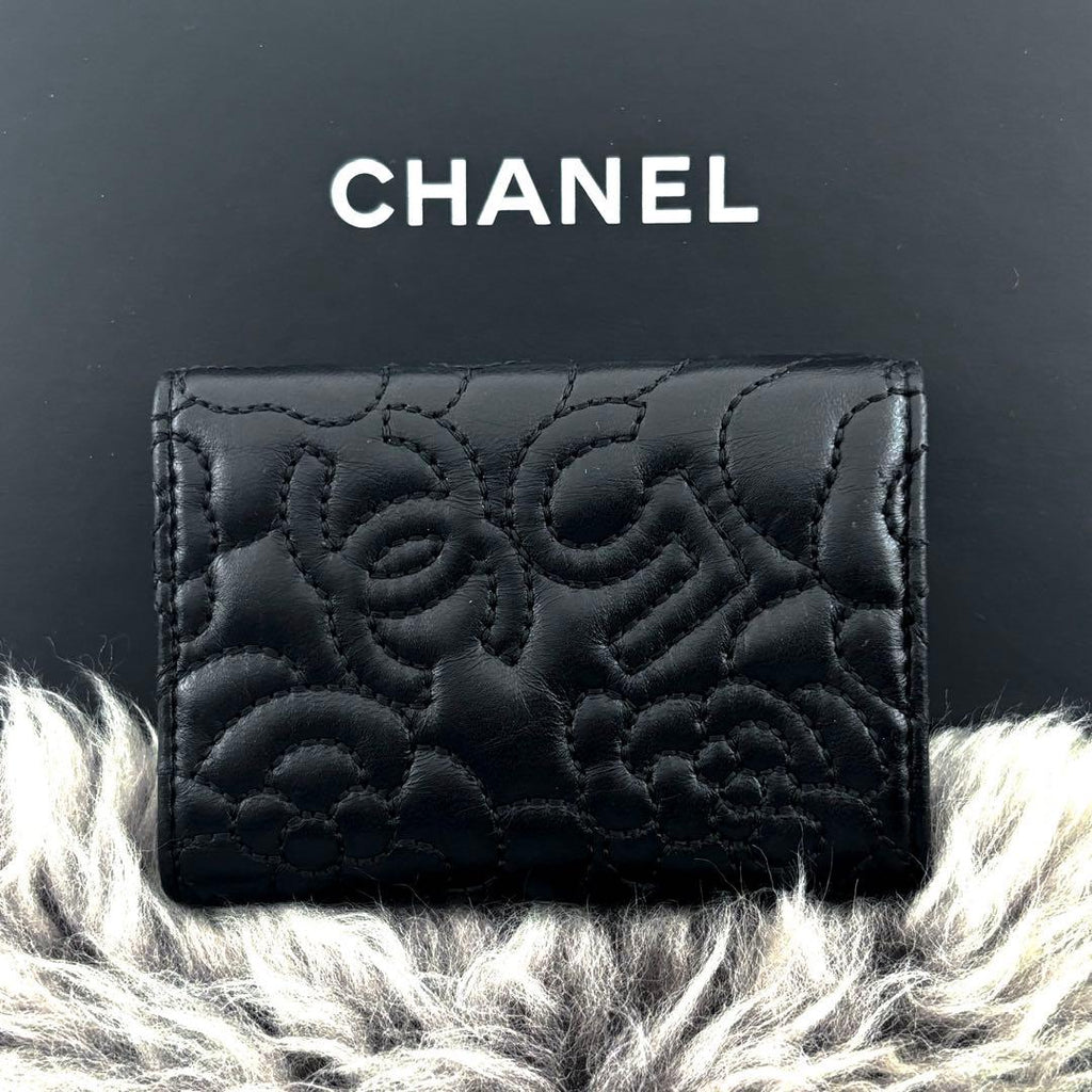 Chanel Wallet Camellia No. 5 Stitch Trifold — view 2