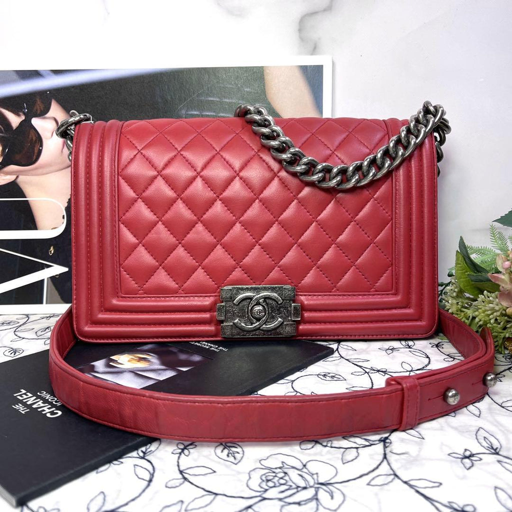Chanel Boy Chain Shoulder Quilted — view 2