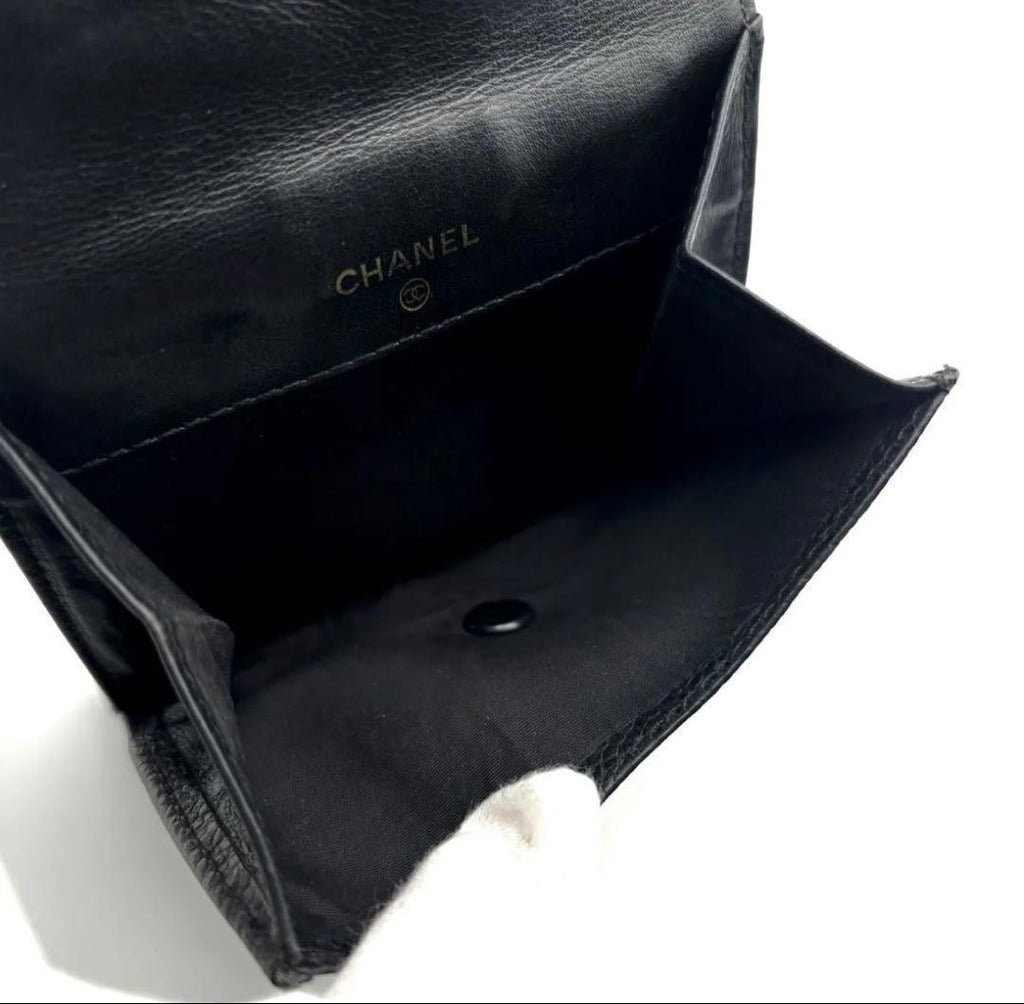 Chanel Wallet Jumbo CC Logo Caviar Hook Bifold — view 4