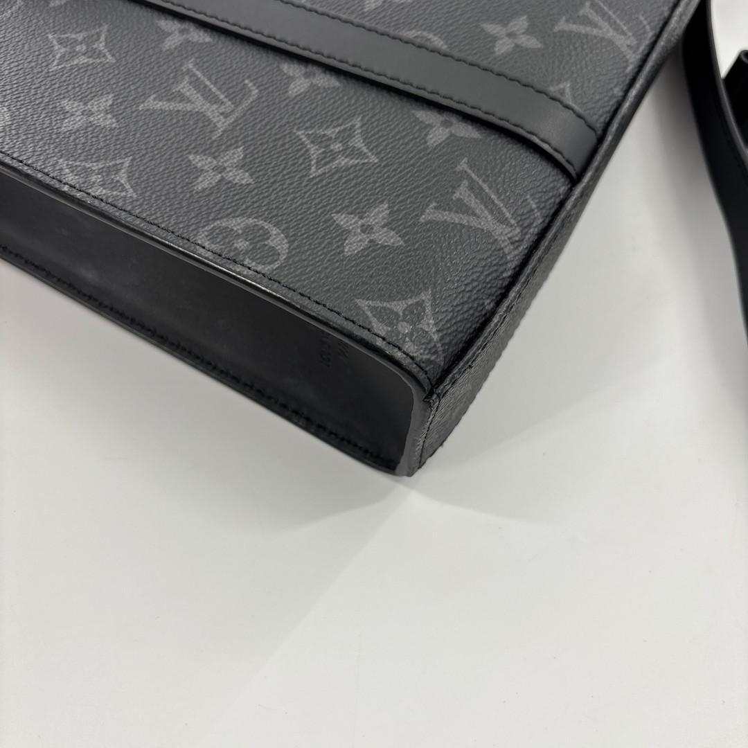 Louis Vuitton Monogram Eclipse Sac Plat Cross Handbag — view 8