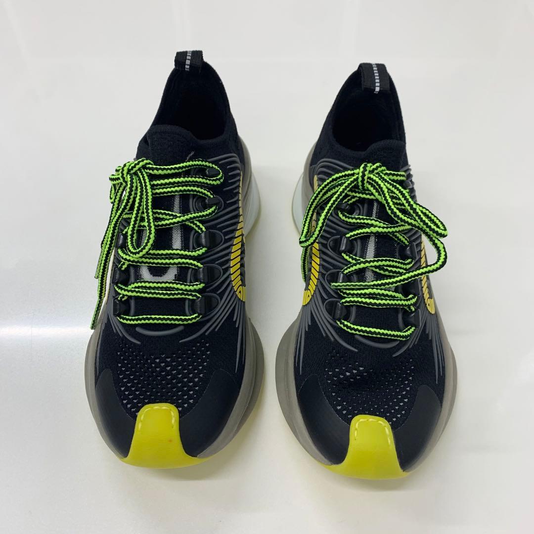 Gucci RUN Interlocking G Logo Sneakers — view 2