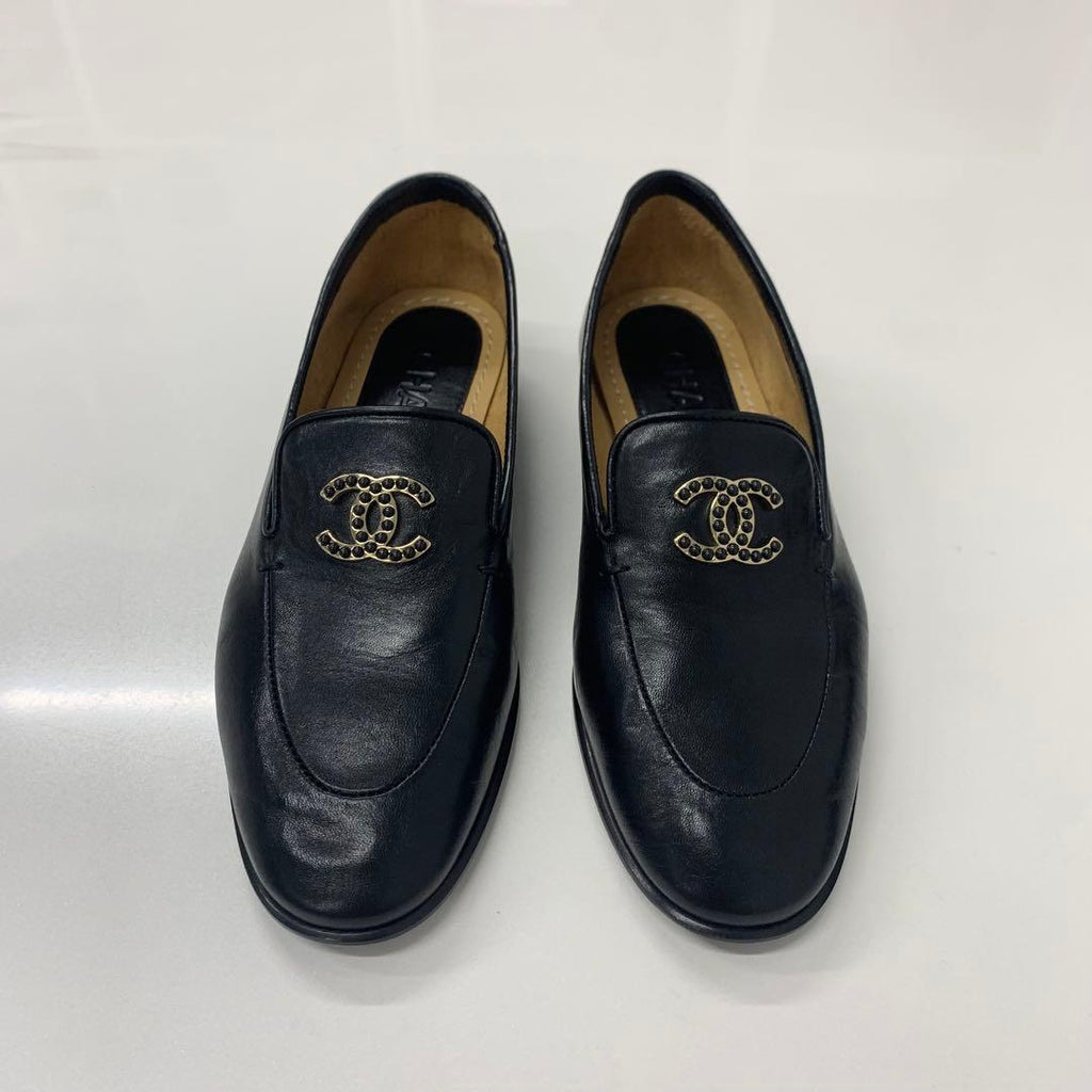 Chanel CC Logo Leather Loafers Black — view 2