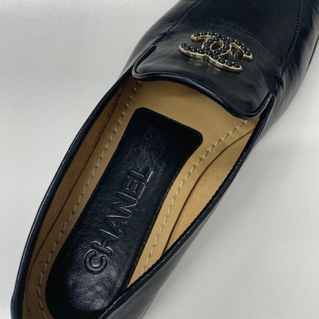 Chanel CC Logo Leather Loafers Black — view 7