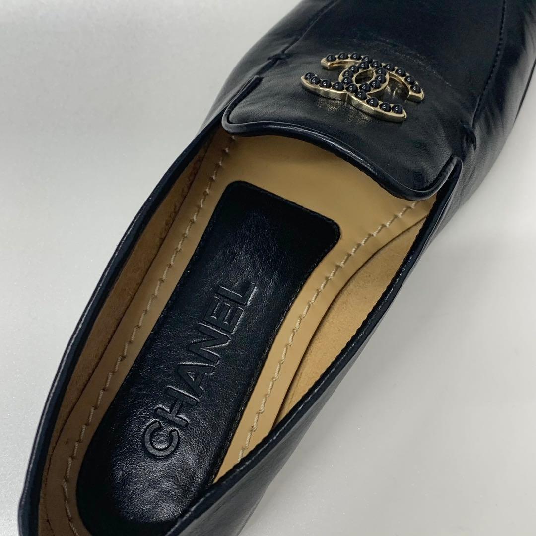 Chanel CC Logo Leather Loafers Black — view 7