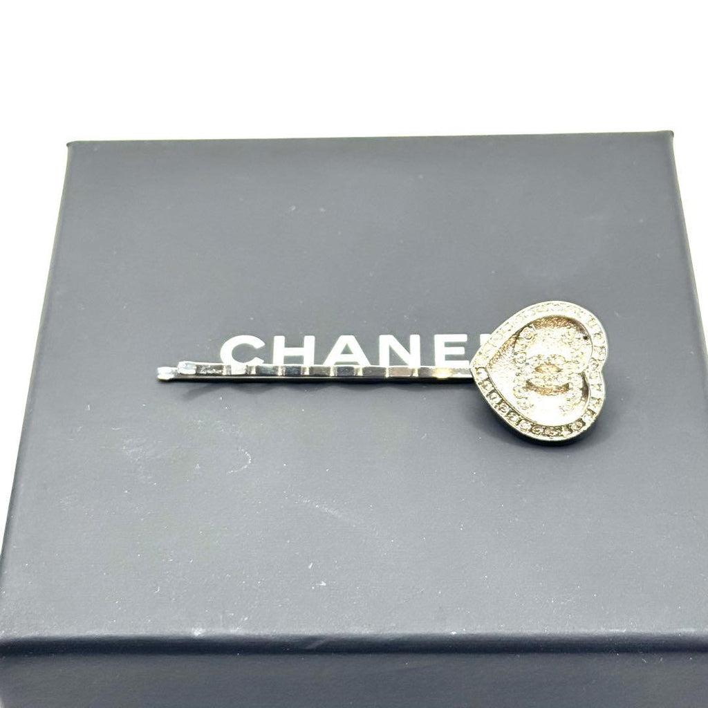 Chanel Hairpin CC Logo Heart Rhinestone Silver — view 2