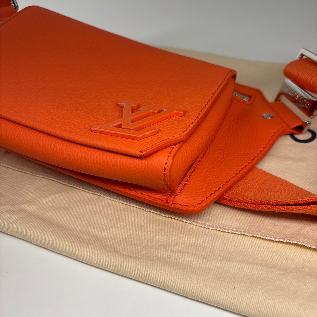 Louis Vuitton LV Aerogram Bum Bag Leather — view 7