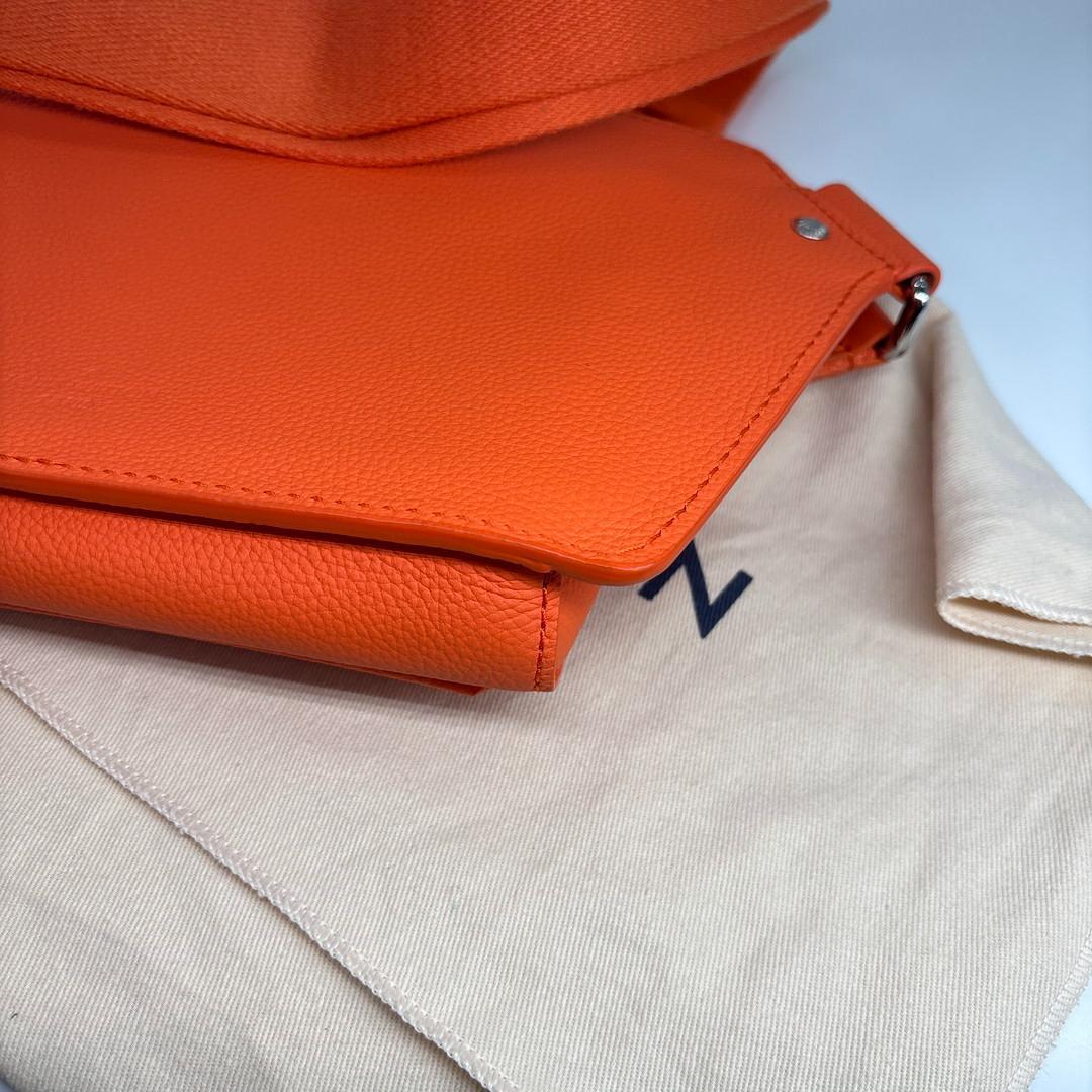 Louis Vuitton LV Aerogram Bum Bag Leather — view 9
