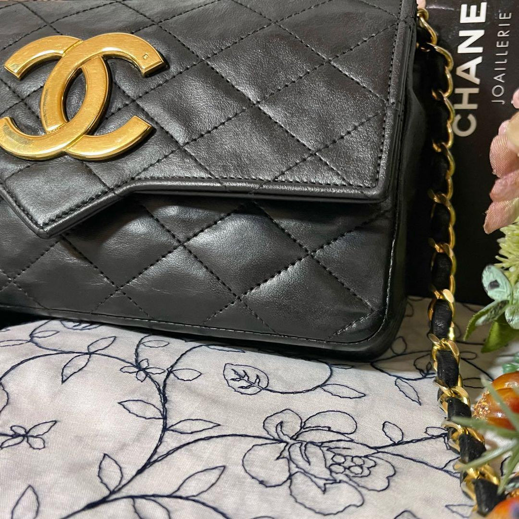 Chanel Vintage CC Logo Quilted Chain Shoulder — view 5