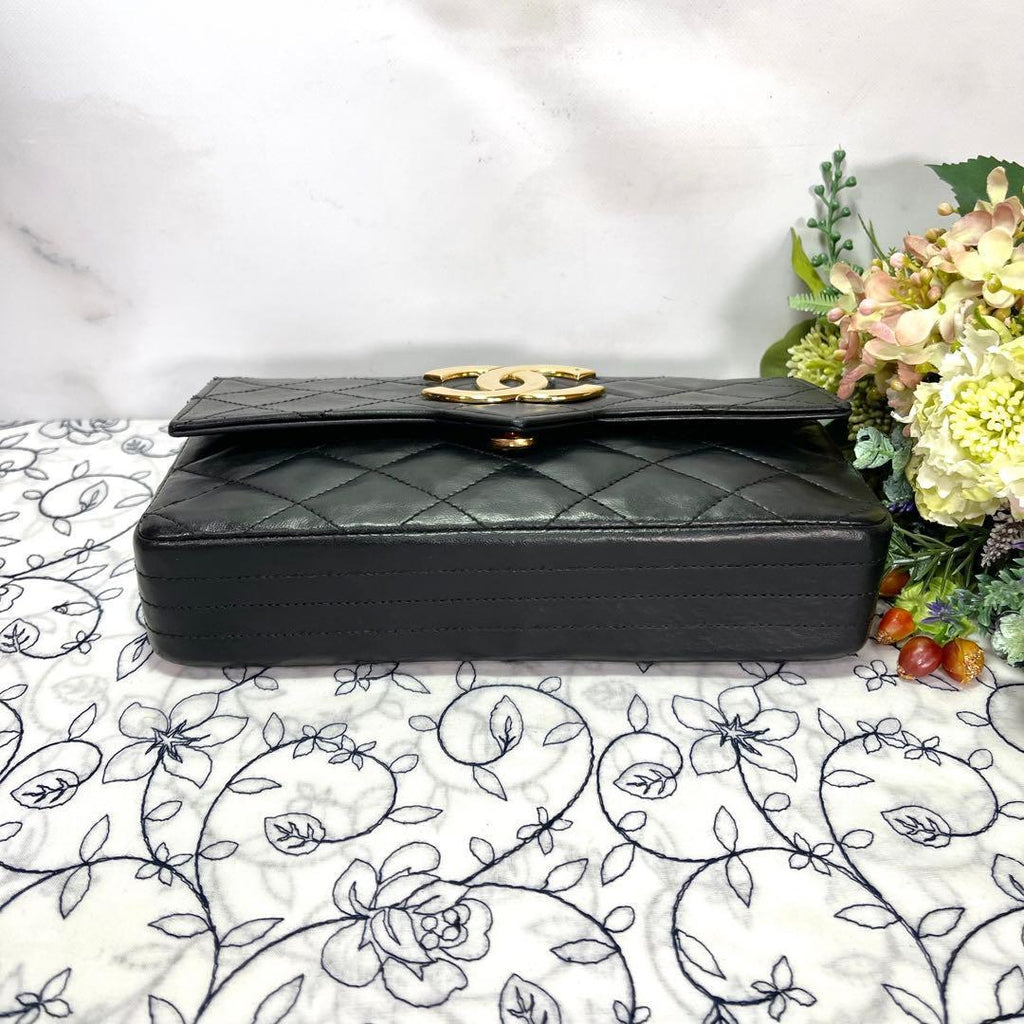 Chanel Vintage CC Logo Quilted Chain Shoulder — view 6