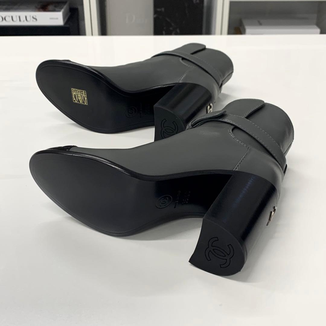 Chanel CC Logo Leather Patent Belt Short Boots Gray — view 7