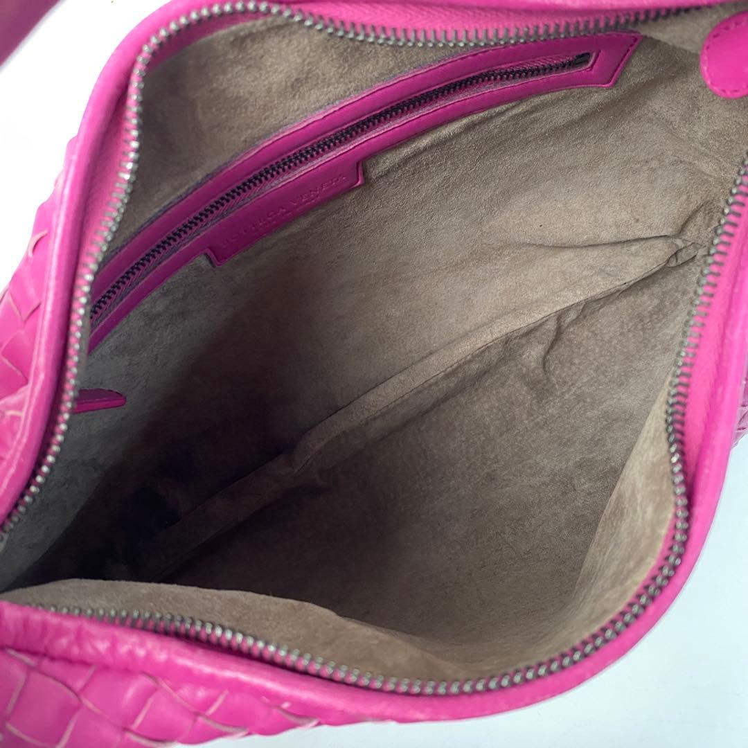 Bottega Veneta Intrecciato Hobo Shoulder Bag — view 7