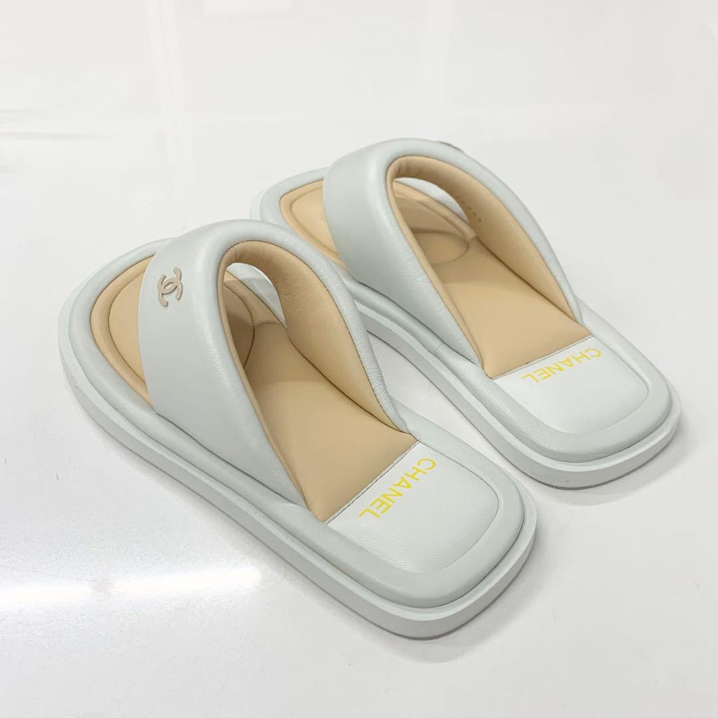 Chanel CC Logo Leather Thong Sandals White — view 4
