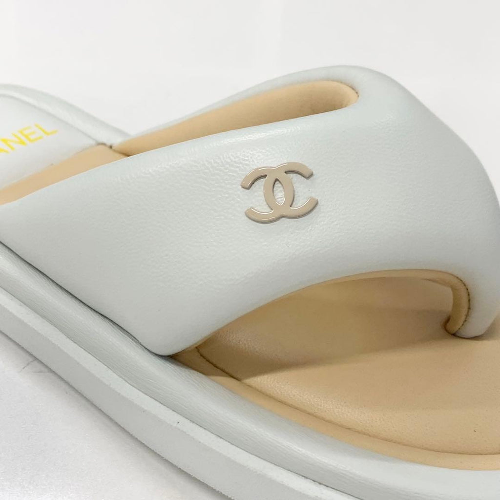 Chanel CC Logo Leather Thong Sandals White — view 9