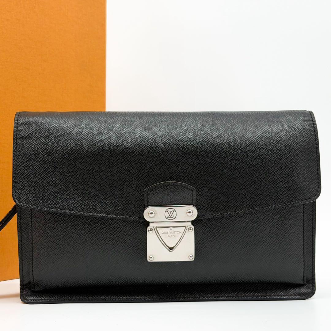 Louis Vuitton Belaia Taiga Clutch Leather — view 2